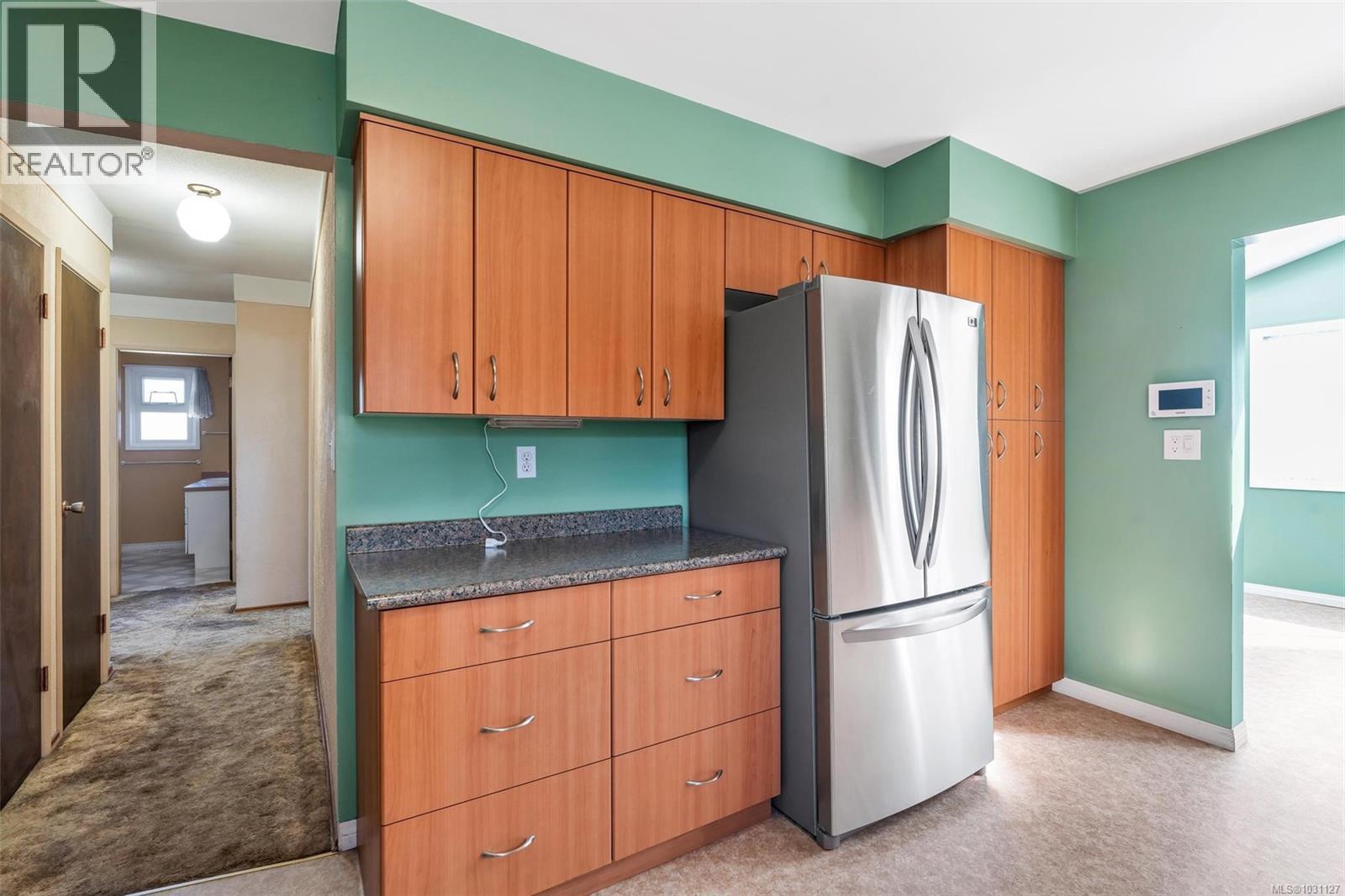  2555 Victor Street, Victoria