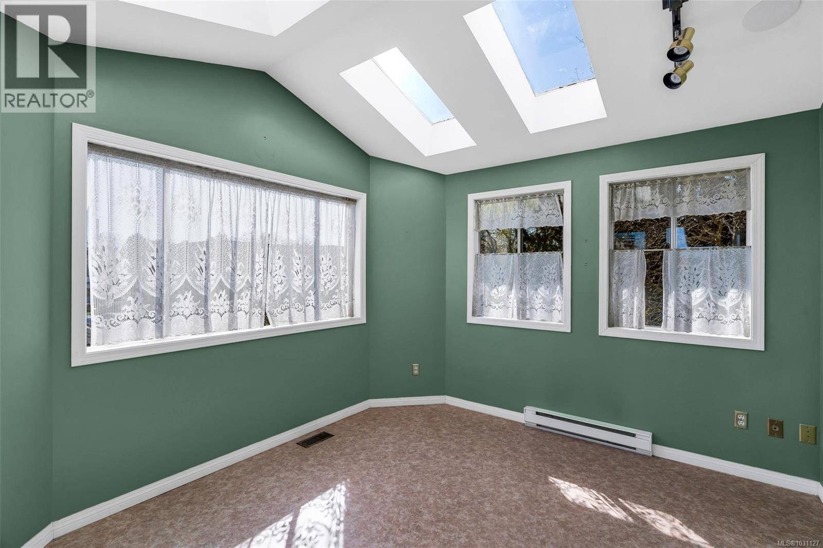  2555 Victor Street, Victoria