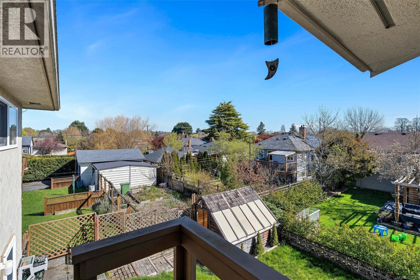  2555 Victor Street, Victoria