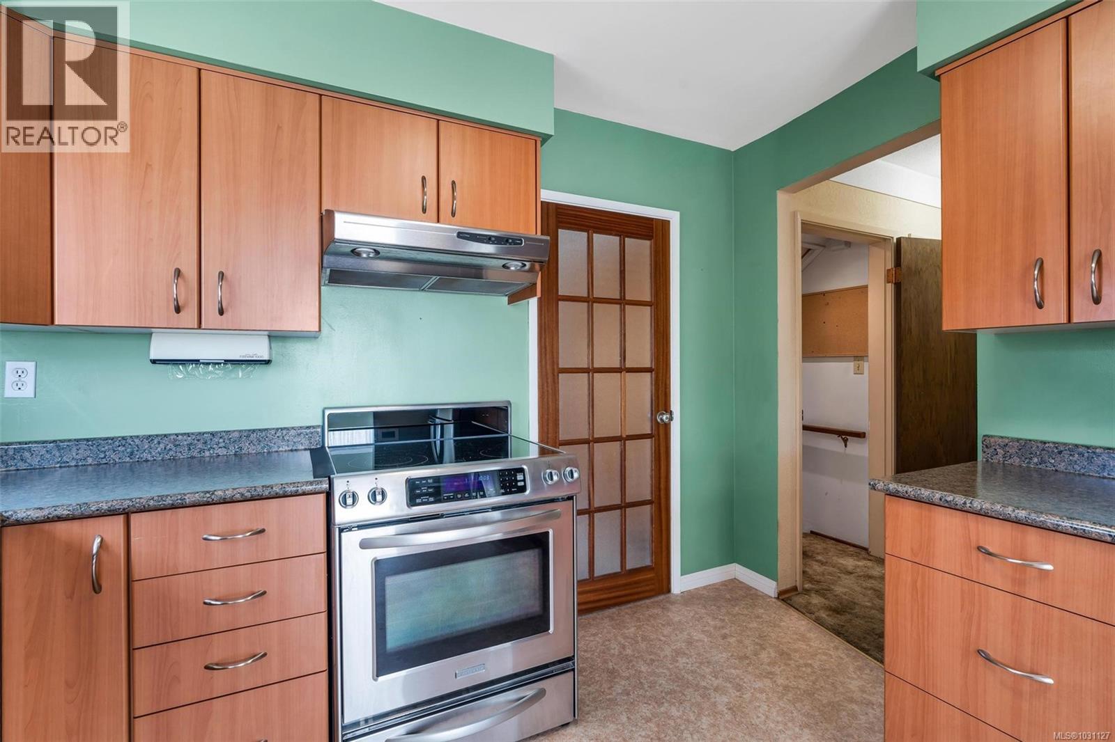  2555 Victor Street, Victoria