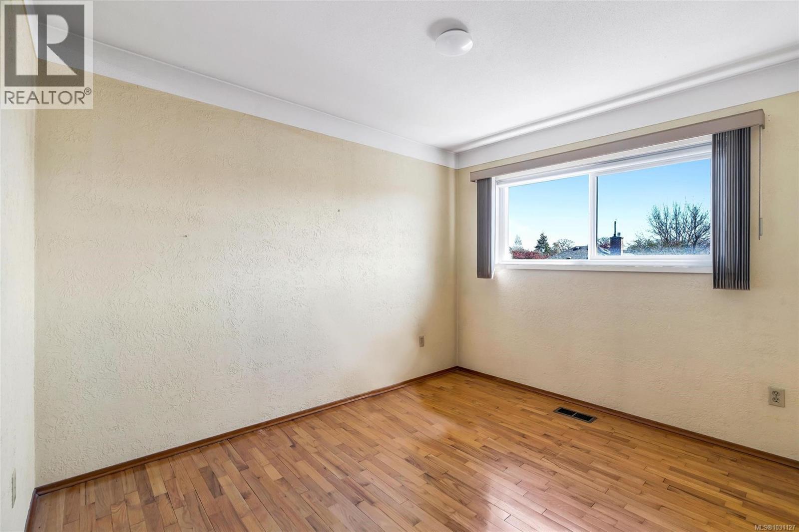  2555 Victor Street, Victoria