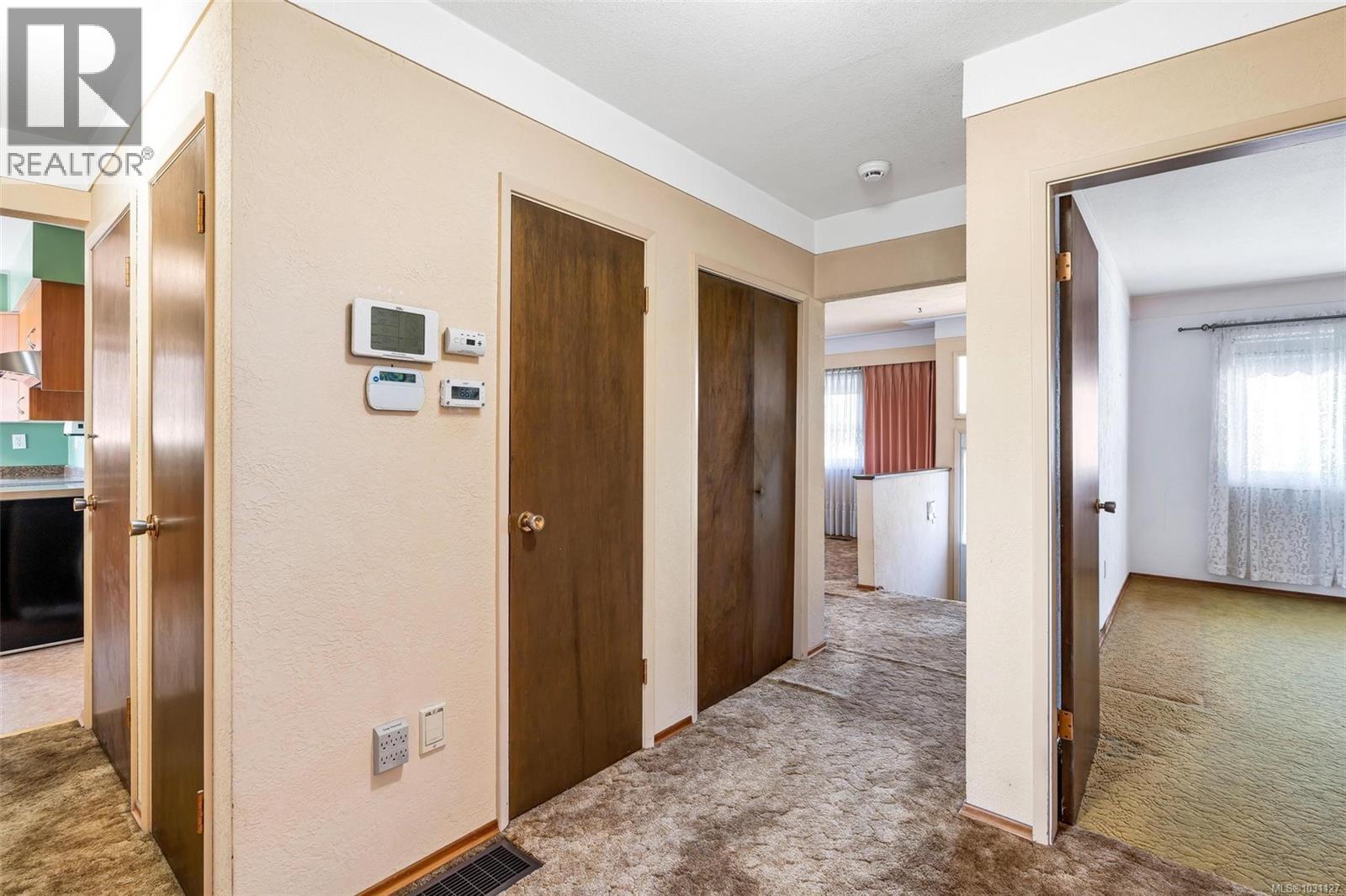  2555 Victor Street, Victoria