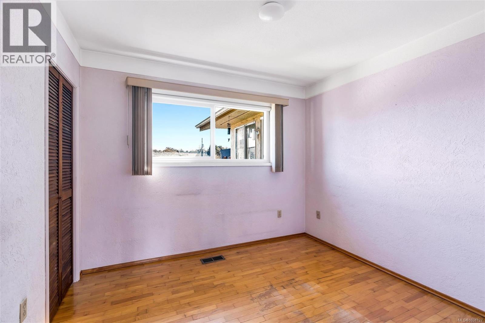  2555 Victor Street, Victoria