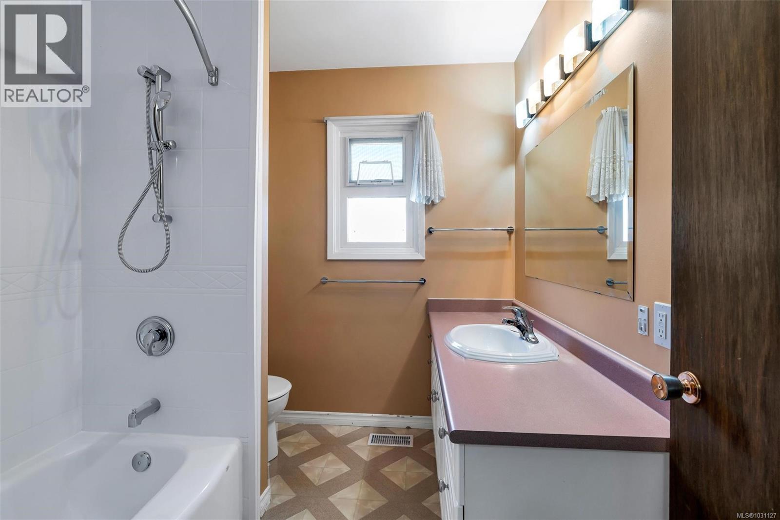  2555 Victor Street, Victoria