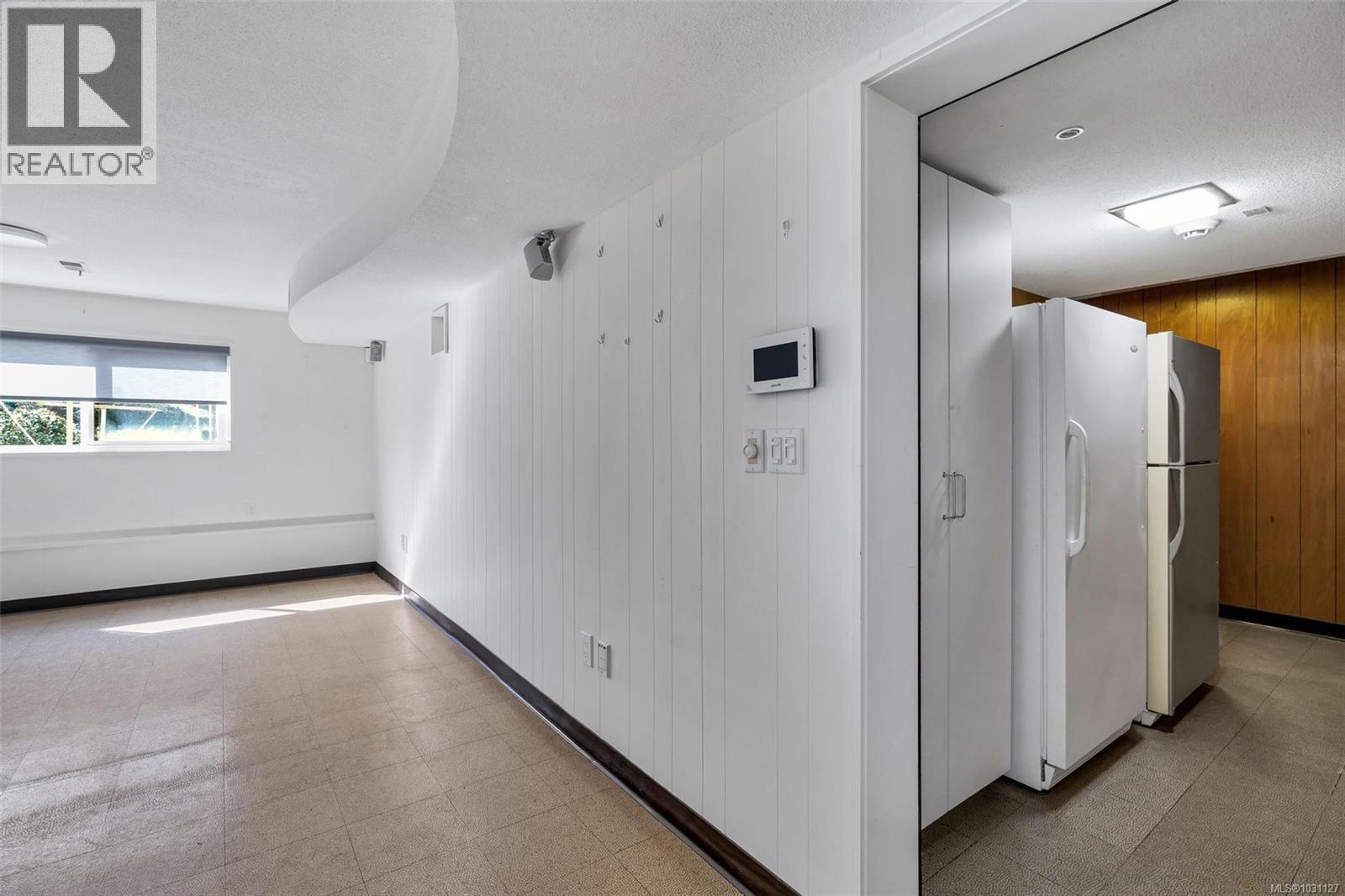  2555 Victor Street, Victoria