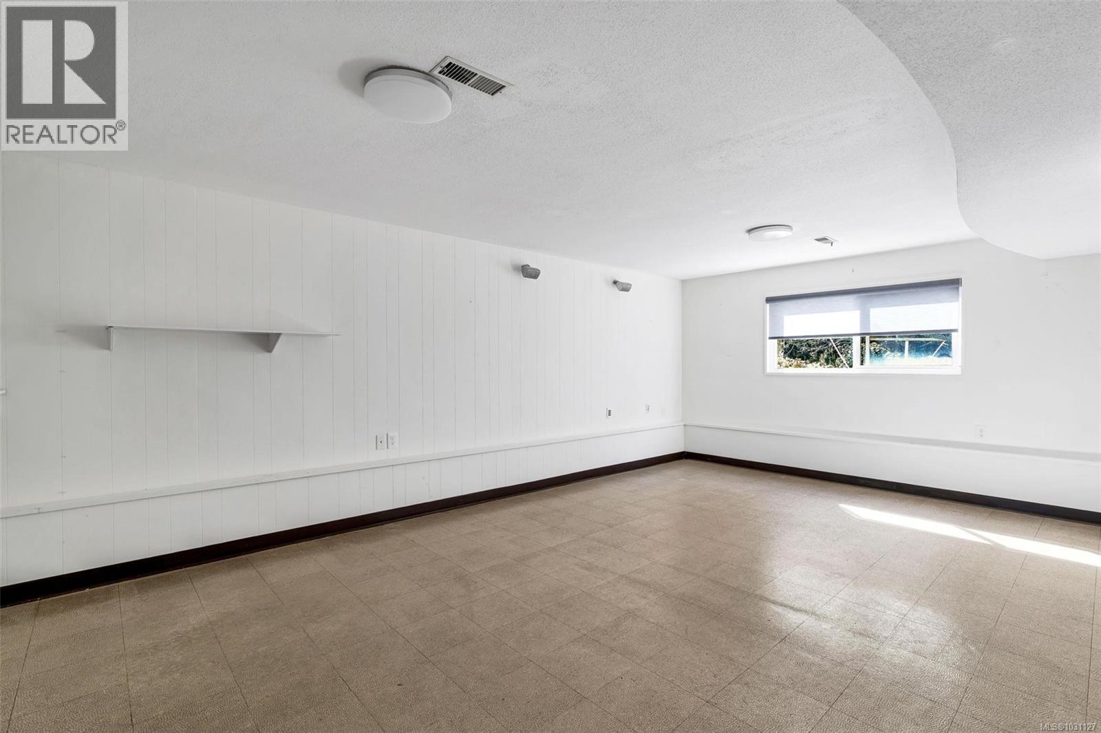  2555 Victor Street, Victoria