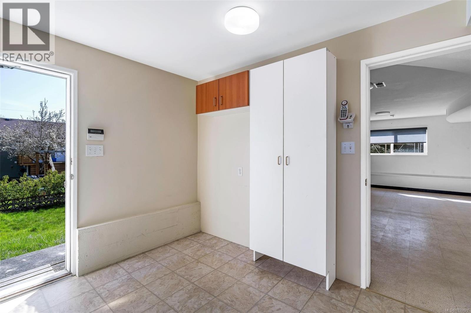  2555 Victor Street, Victoria