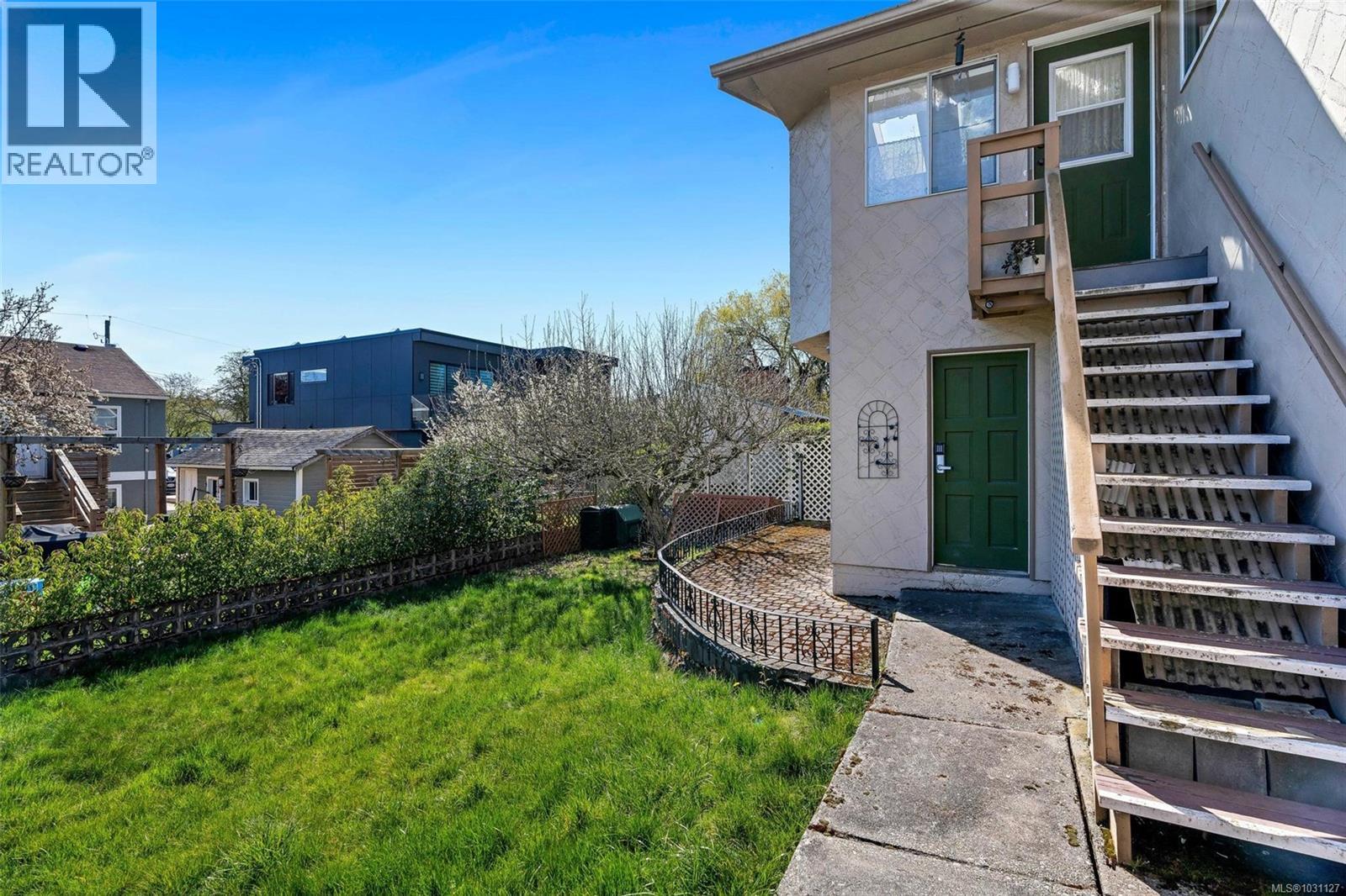  2555 Victor Street, Victoria