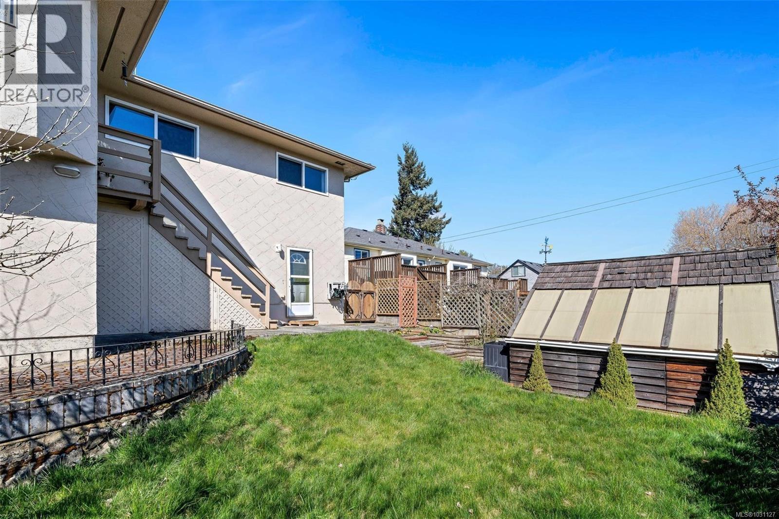  2555 Victor Street, Victoria