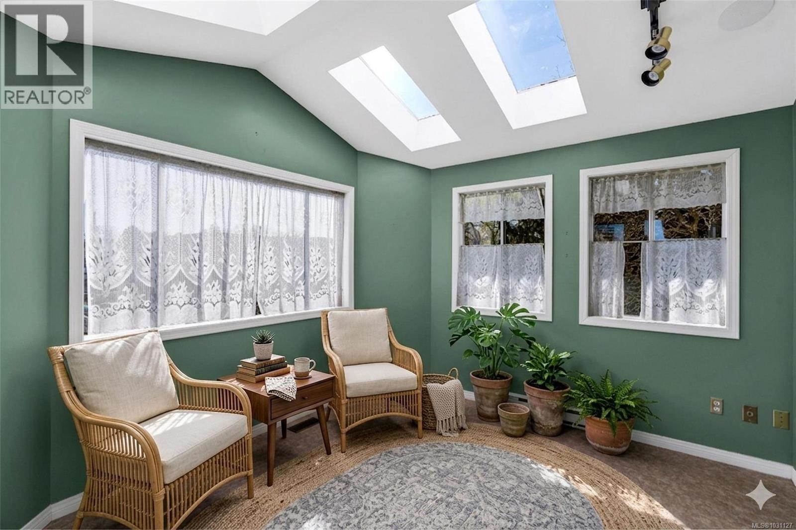  2555 Victor Street, Victoria