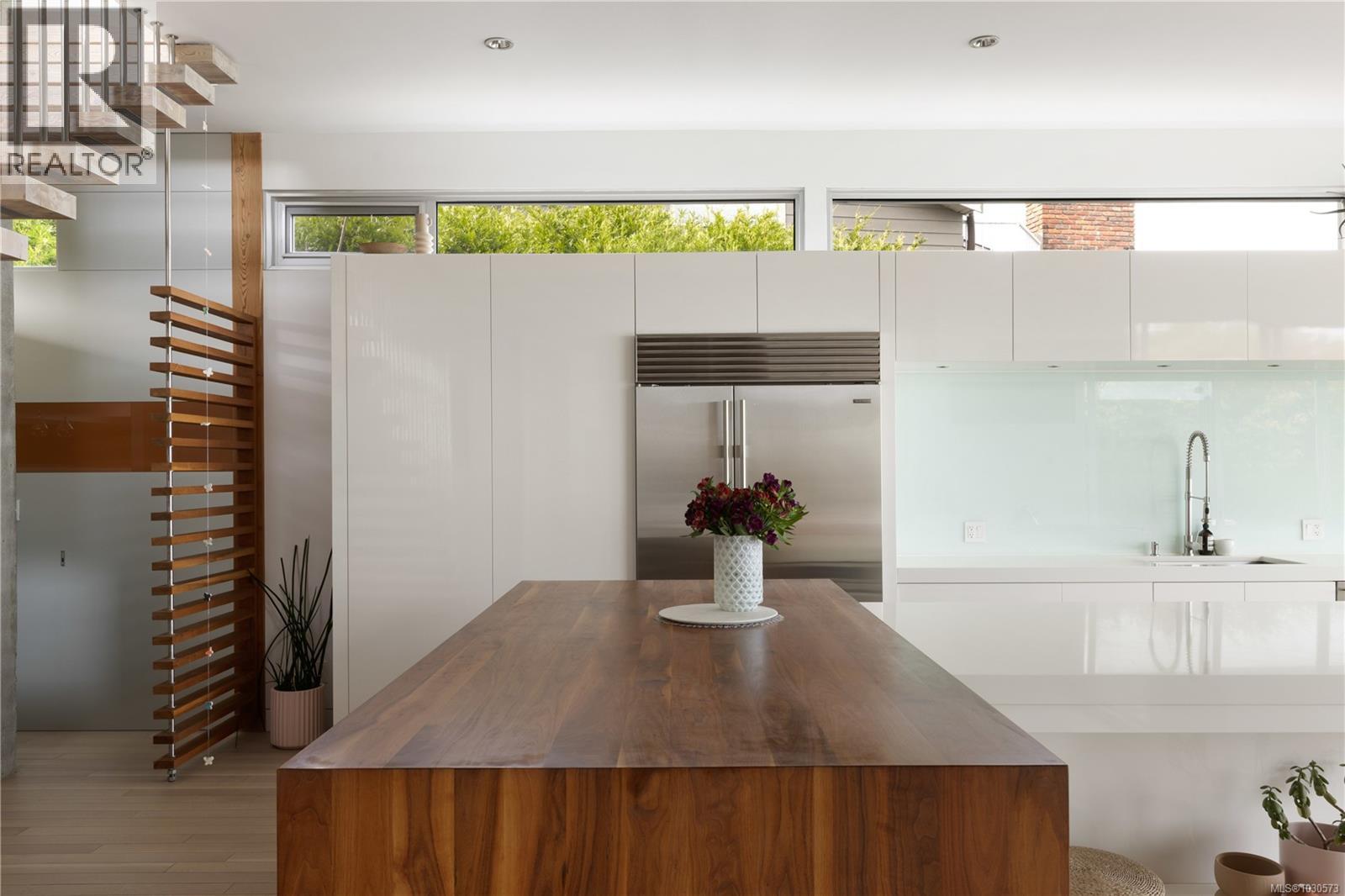  295 King George Terrace, Oak Bay