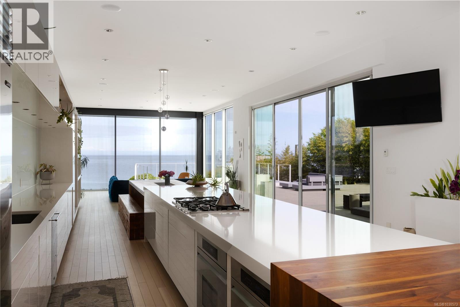  295 King George Terrace, Oak Bay