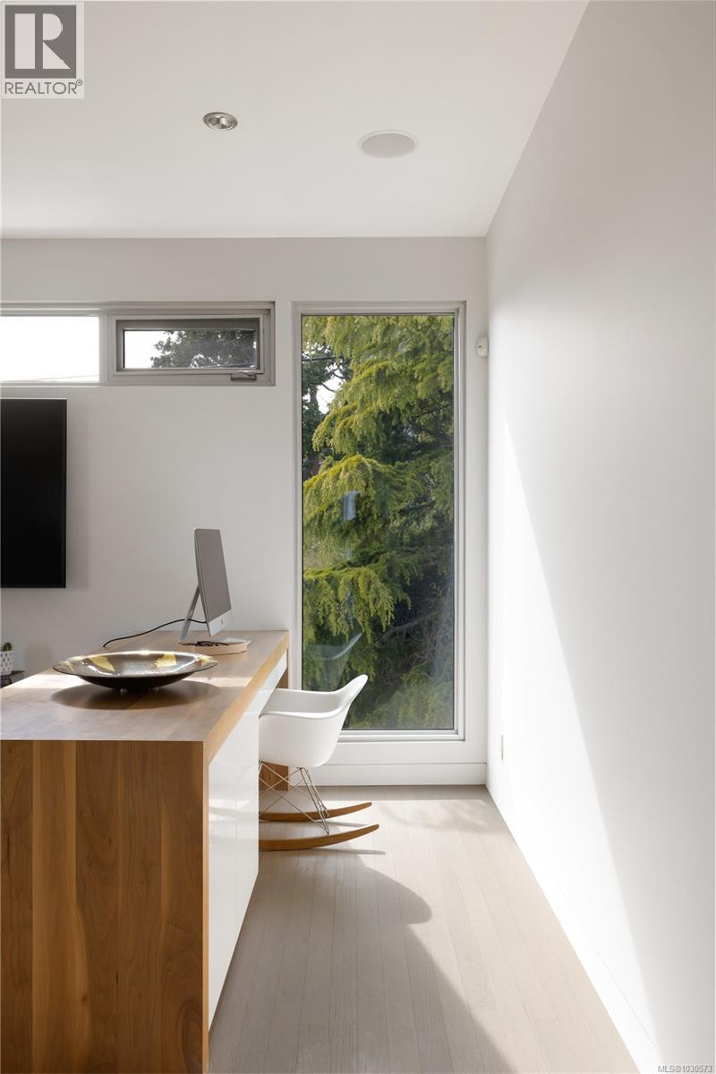  295 King George Terrace, Oak Bay