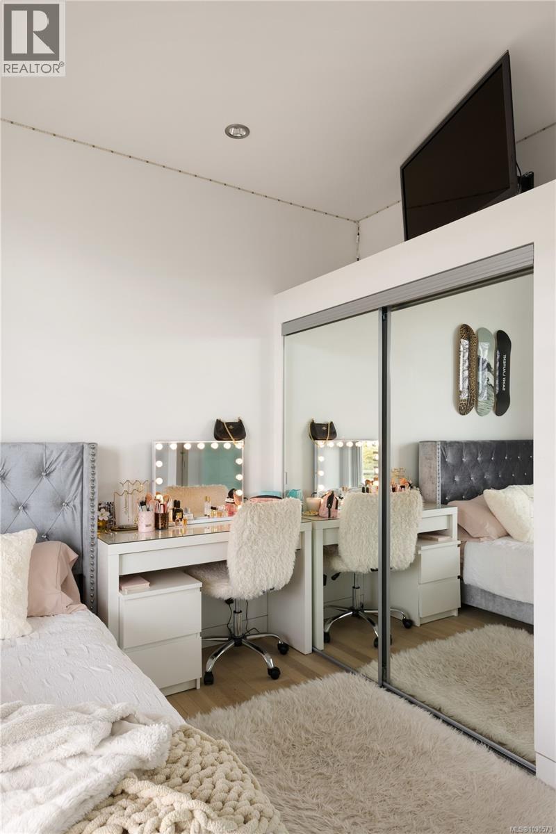  295 King George Terrace, Oak Bay