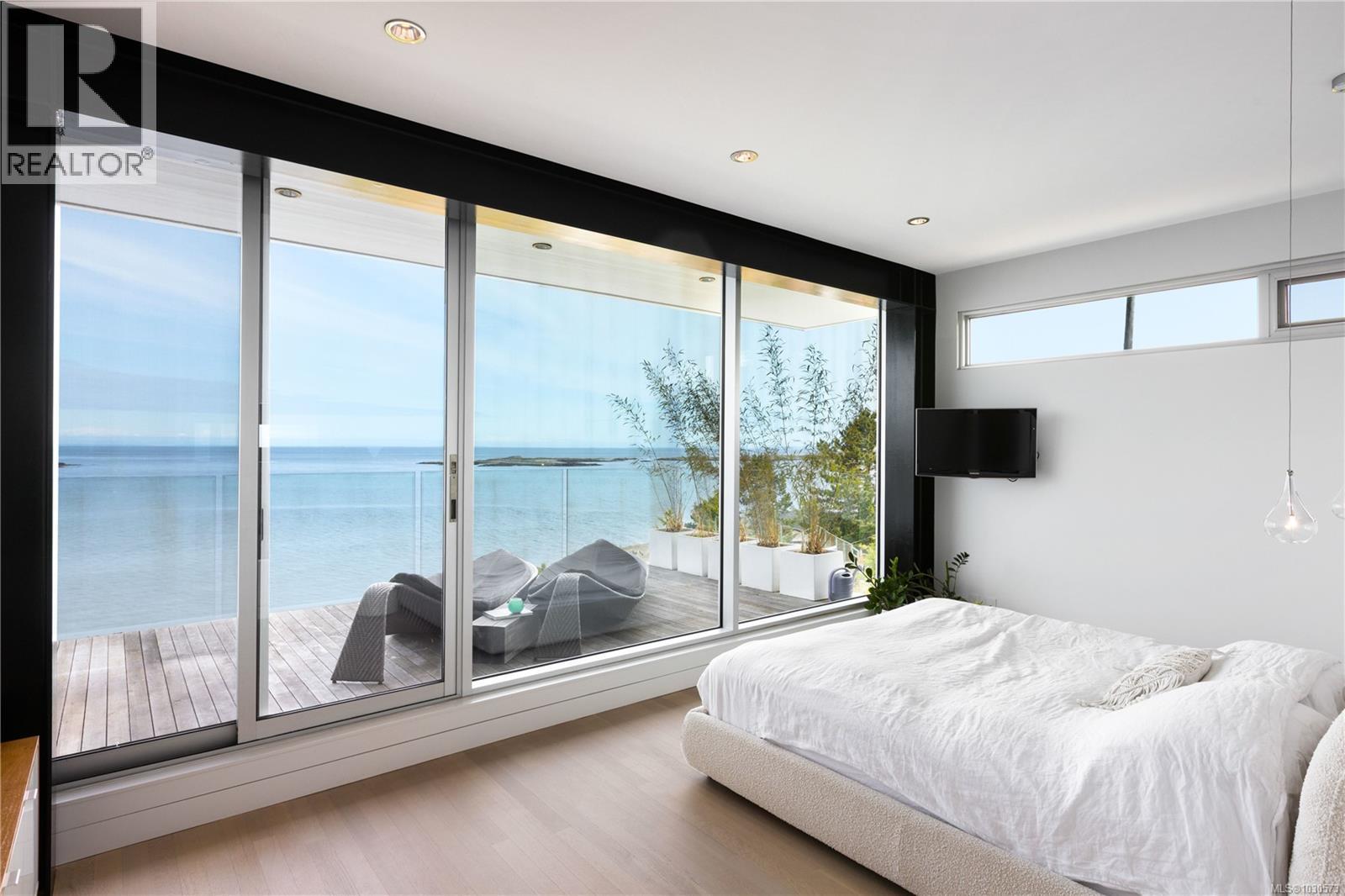  295 King George Terrace, Oak Bay