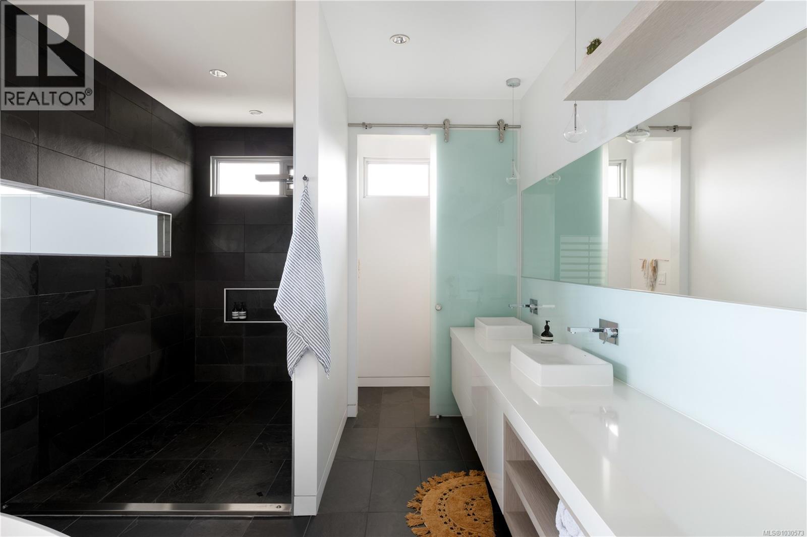  295 King George Terrace, Oak Bay