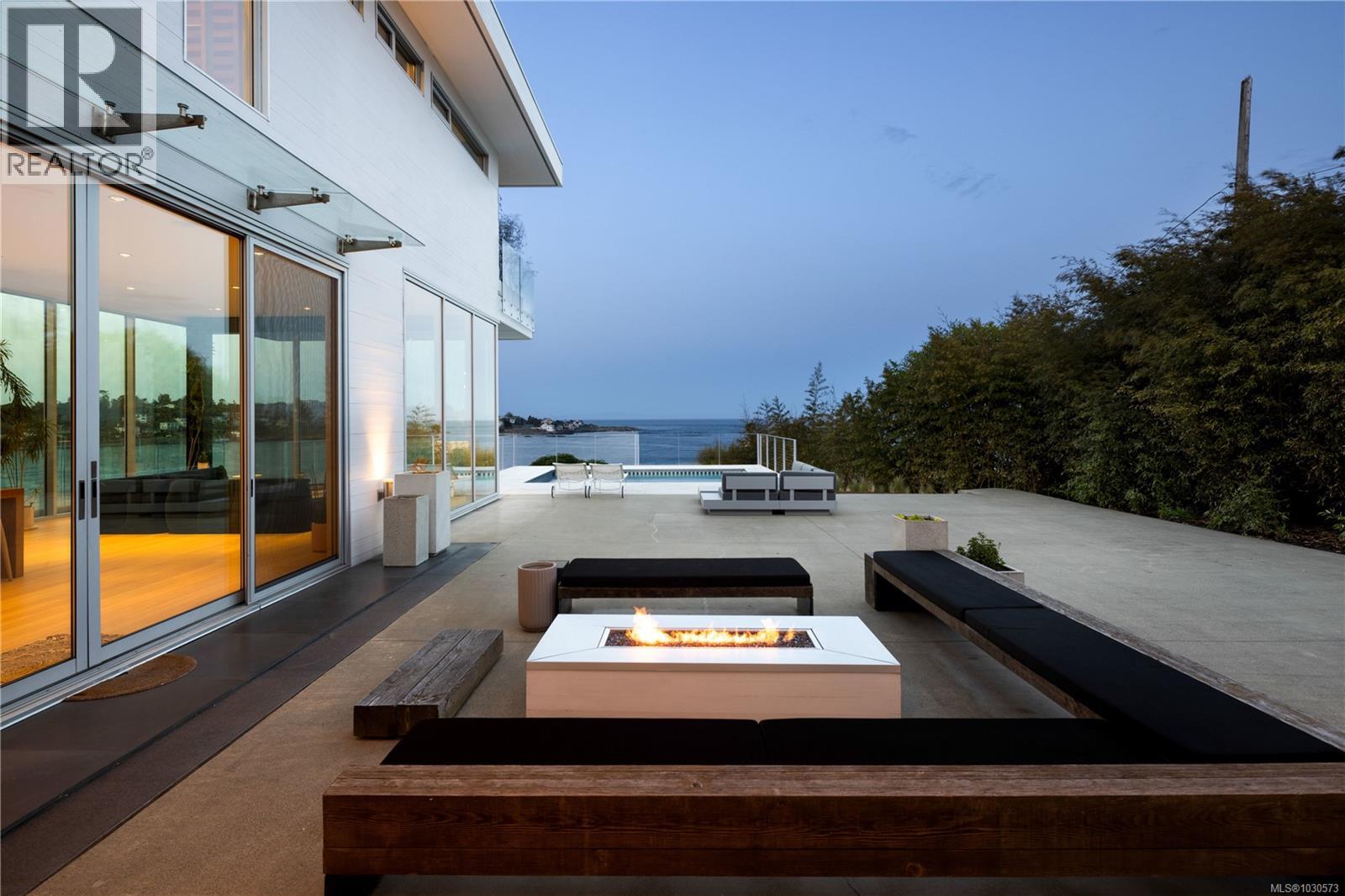  295 King George Terrace, Oak Bay