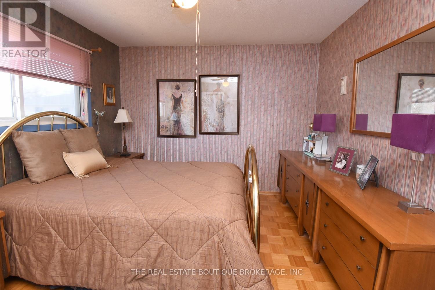 1345 COLONSAY DRIVE - 18