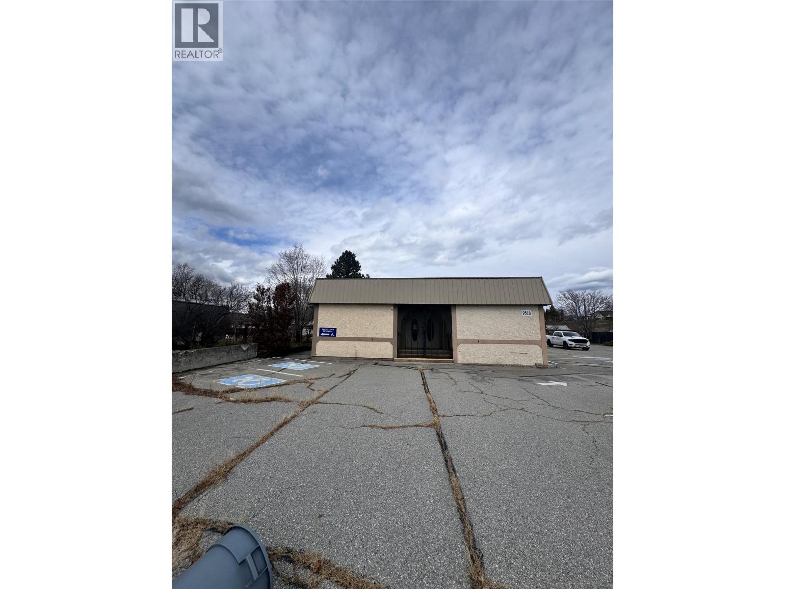 9512 Julia Street, Summerland