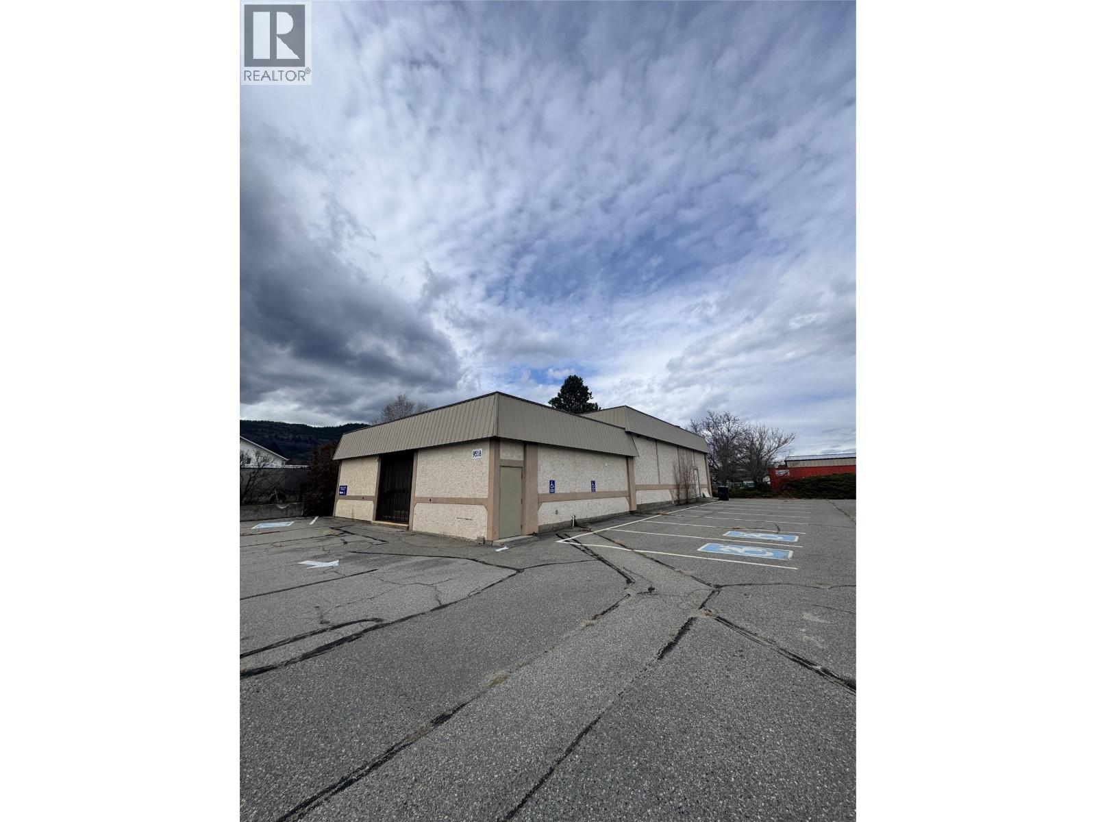9512 Julia Street, Summerland