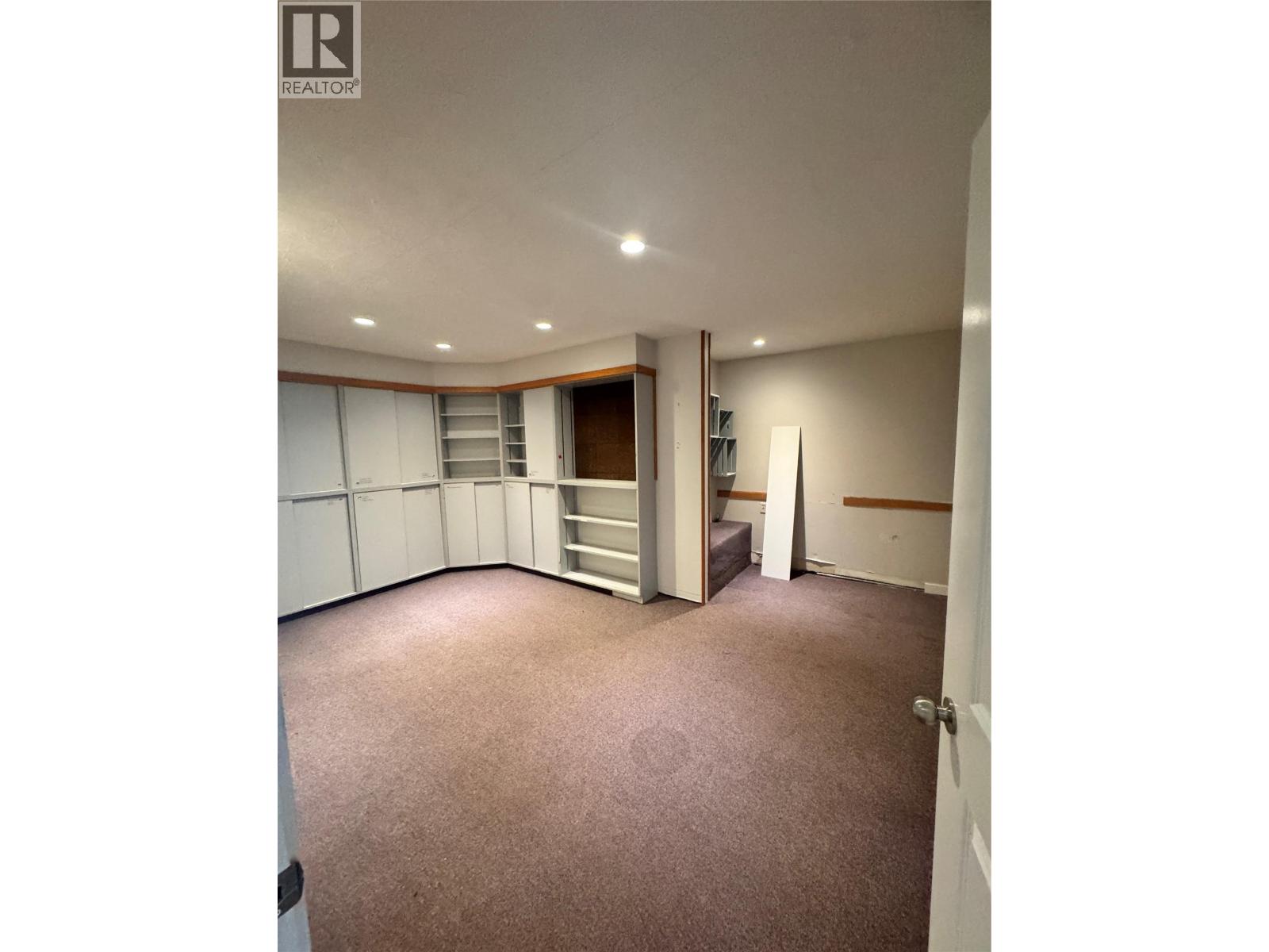 9512 Julia Street, Summerland