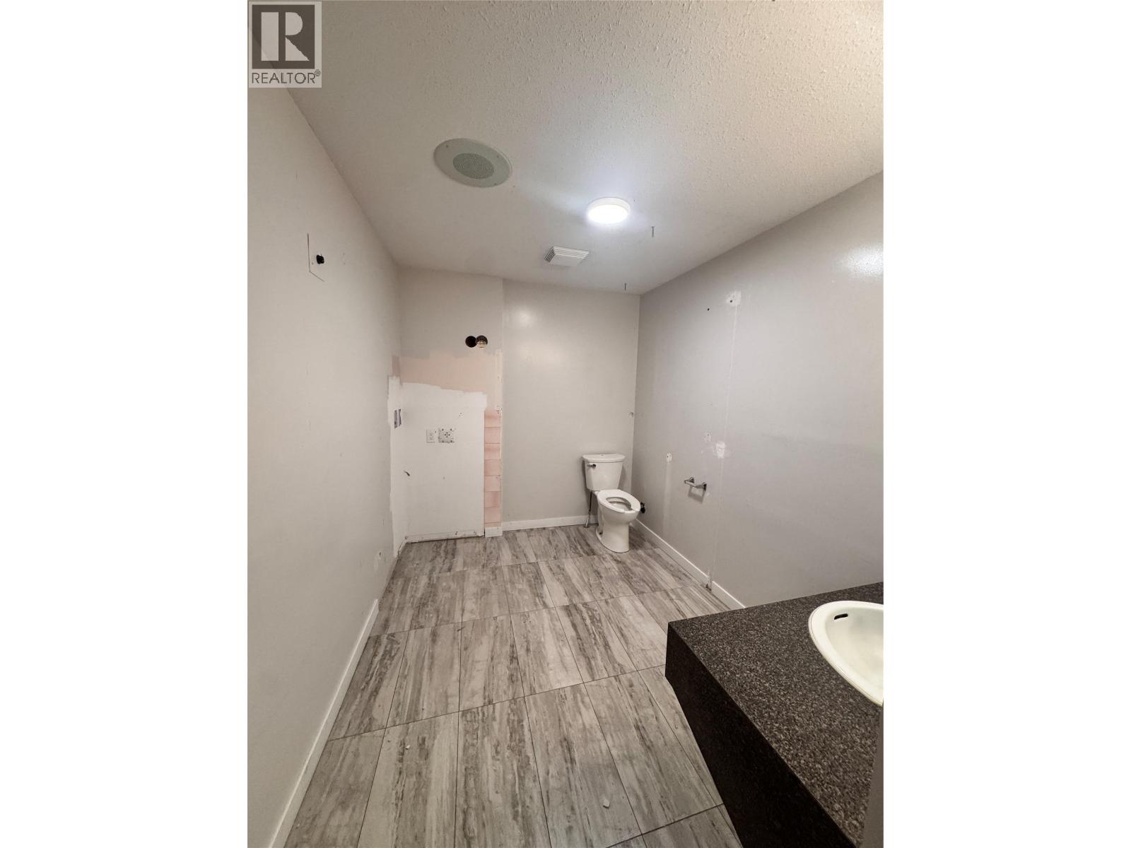 9512 Julia Street, Summerland