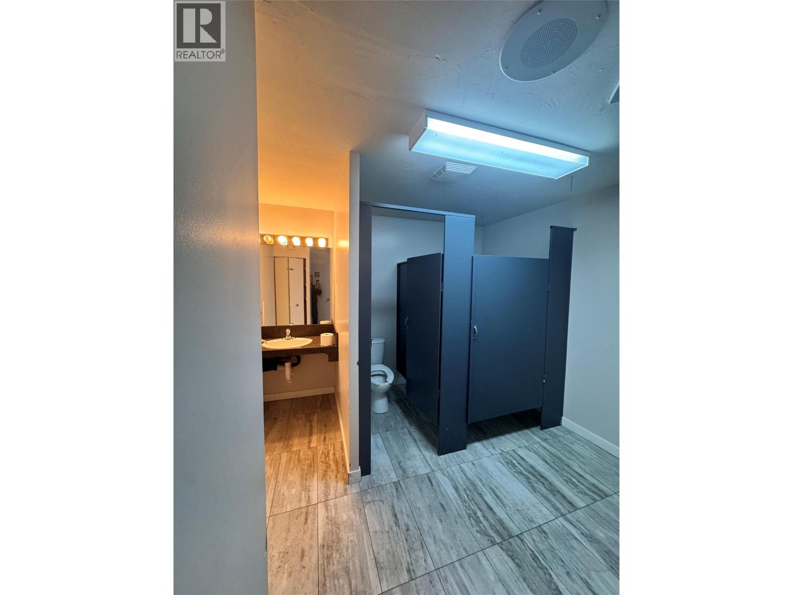 9512 Julia Street, Summerland