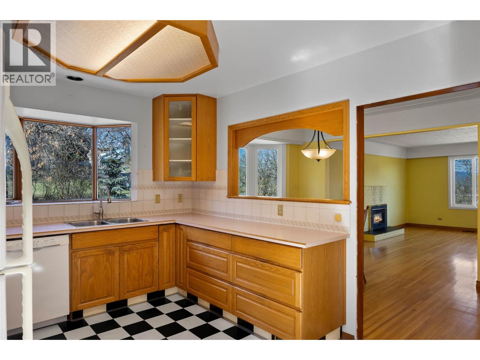 211 CONNAUGHT ROAD - 13