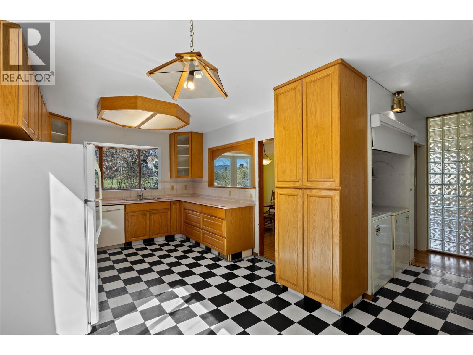 211 CONNAUGHT ROAD - 14