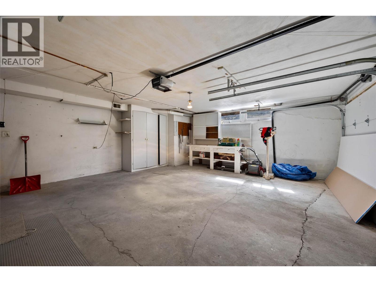 211 CONNAUGHT ROAD - 31