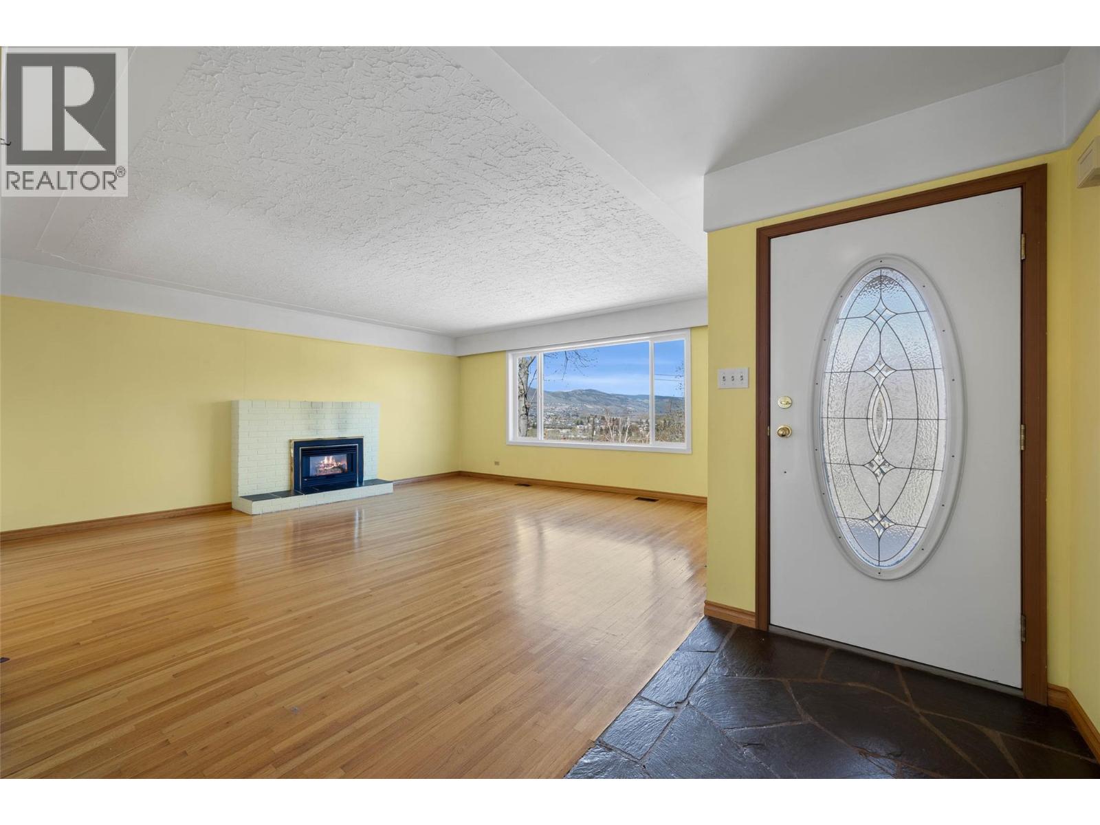 211 CONNAUGHT ROAD - 4