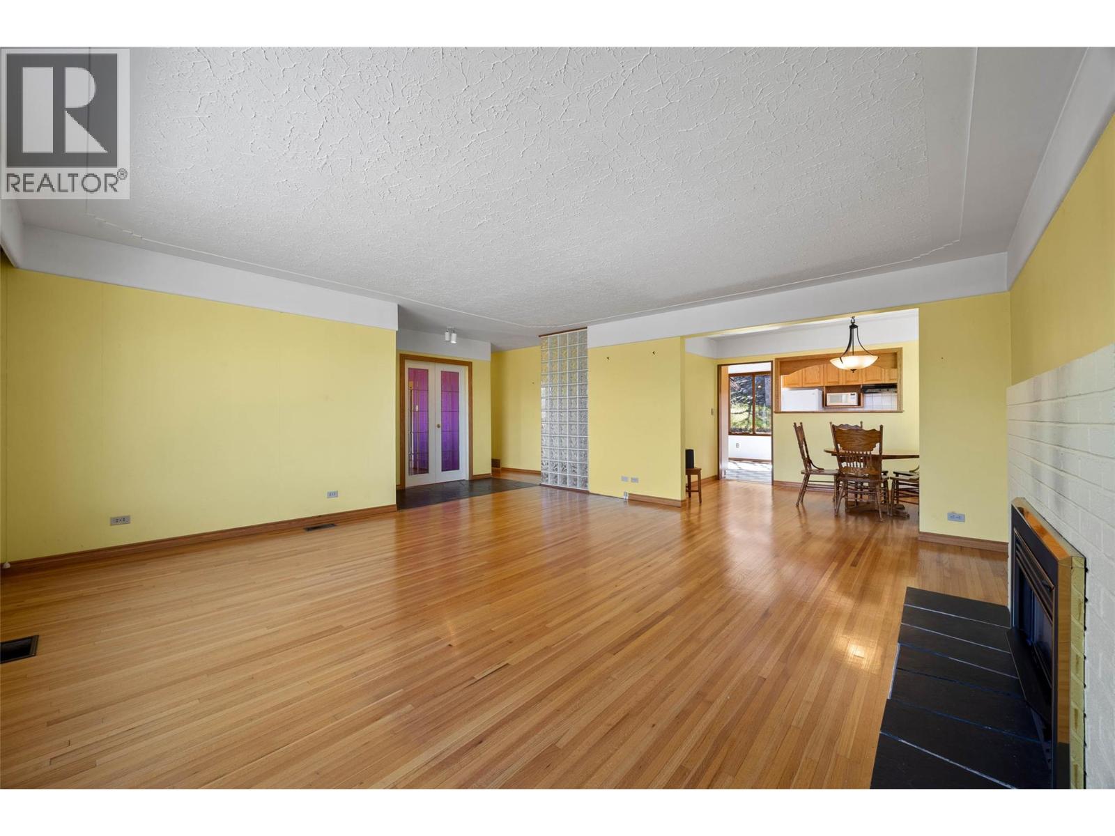 211 CONNAUGHT ROAD - 6