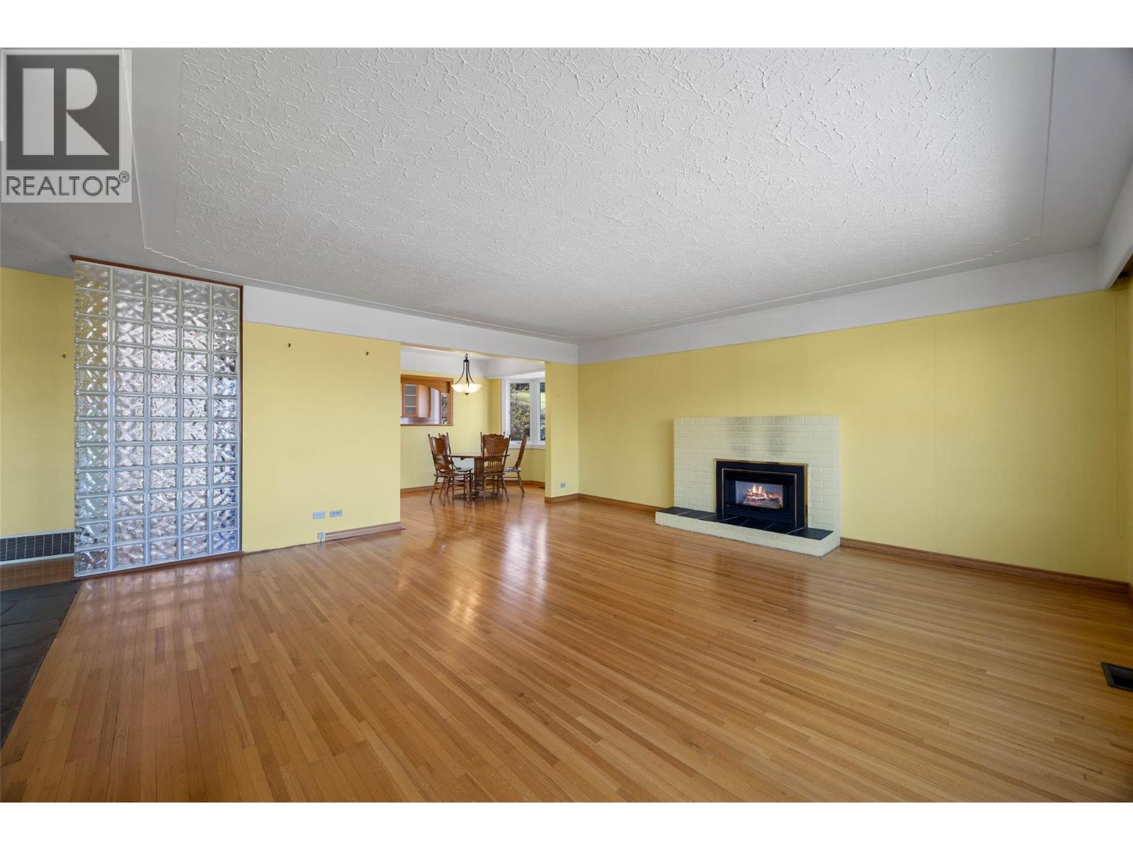211 Connaught Road - 7