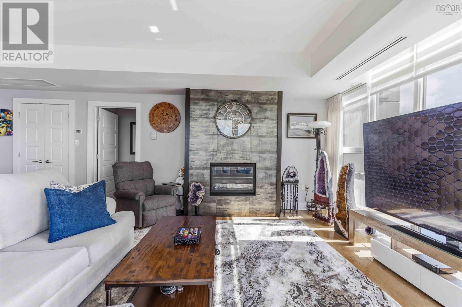 Property 10 of 49 of 904 31 Kings Wharf Place