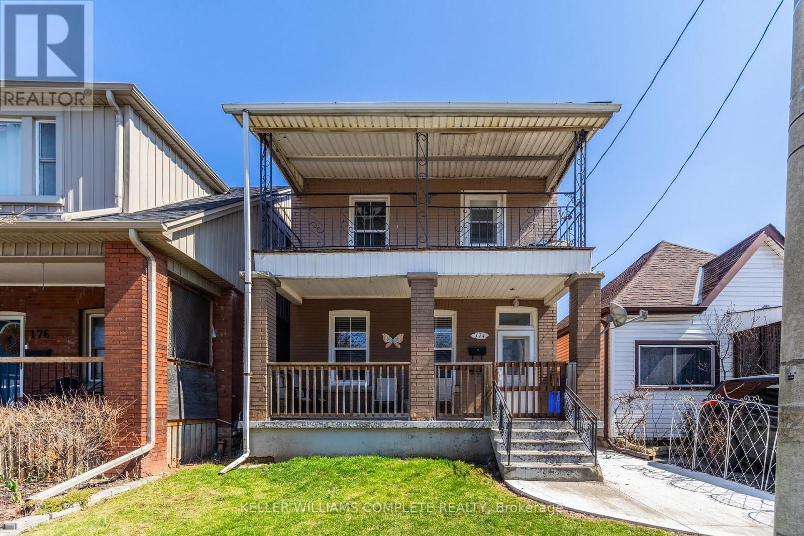 174 ROSSLYN AVENUE N - 1