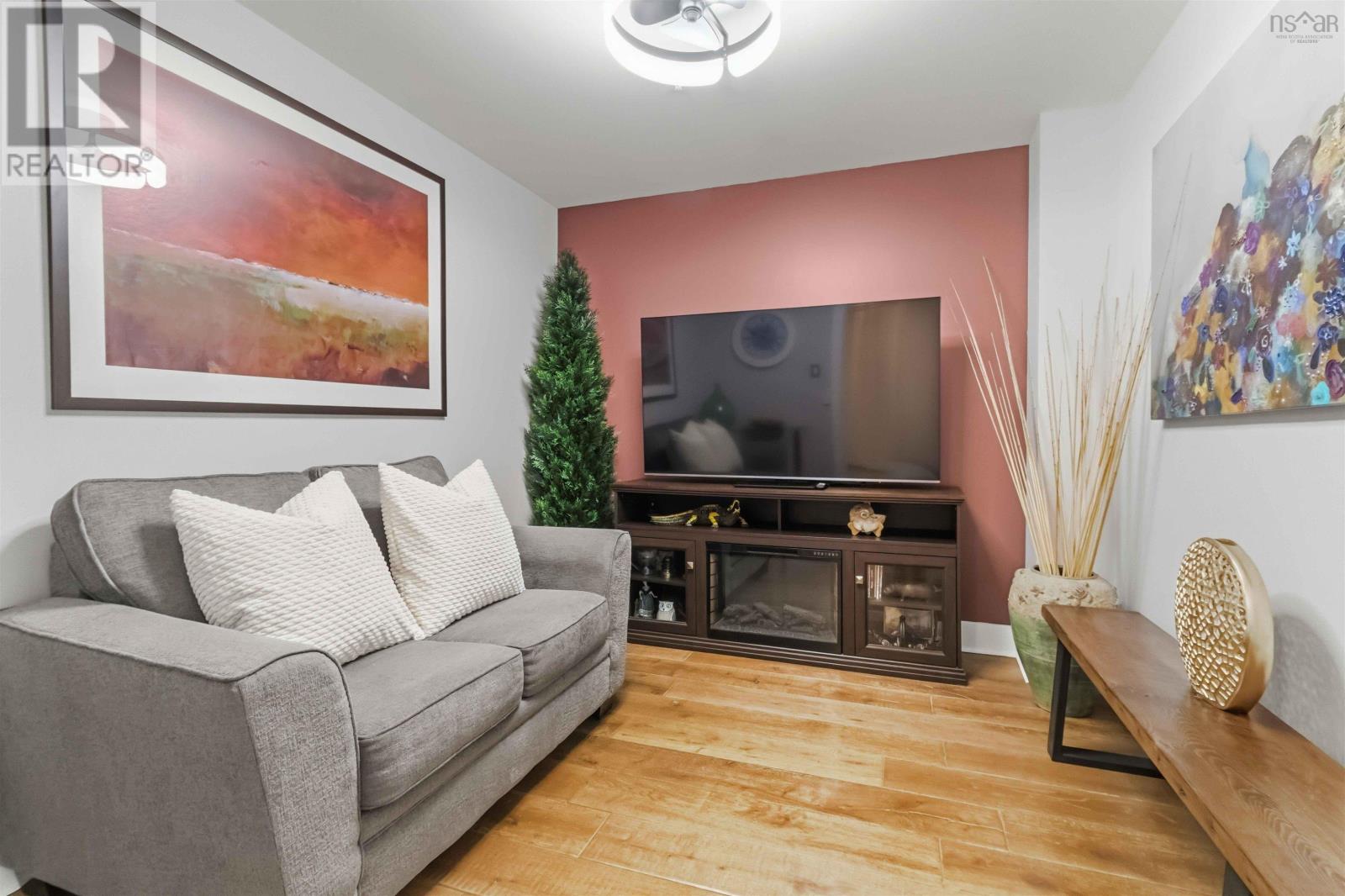 Property 20 of 49 of 904 31 Kings Wharf Place