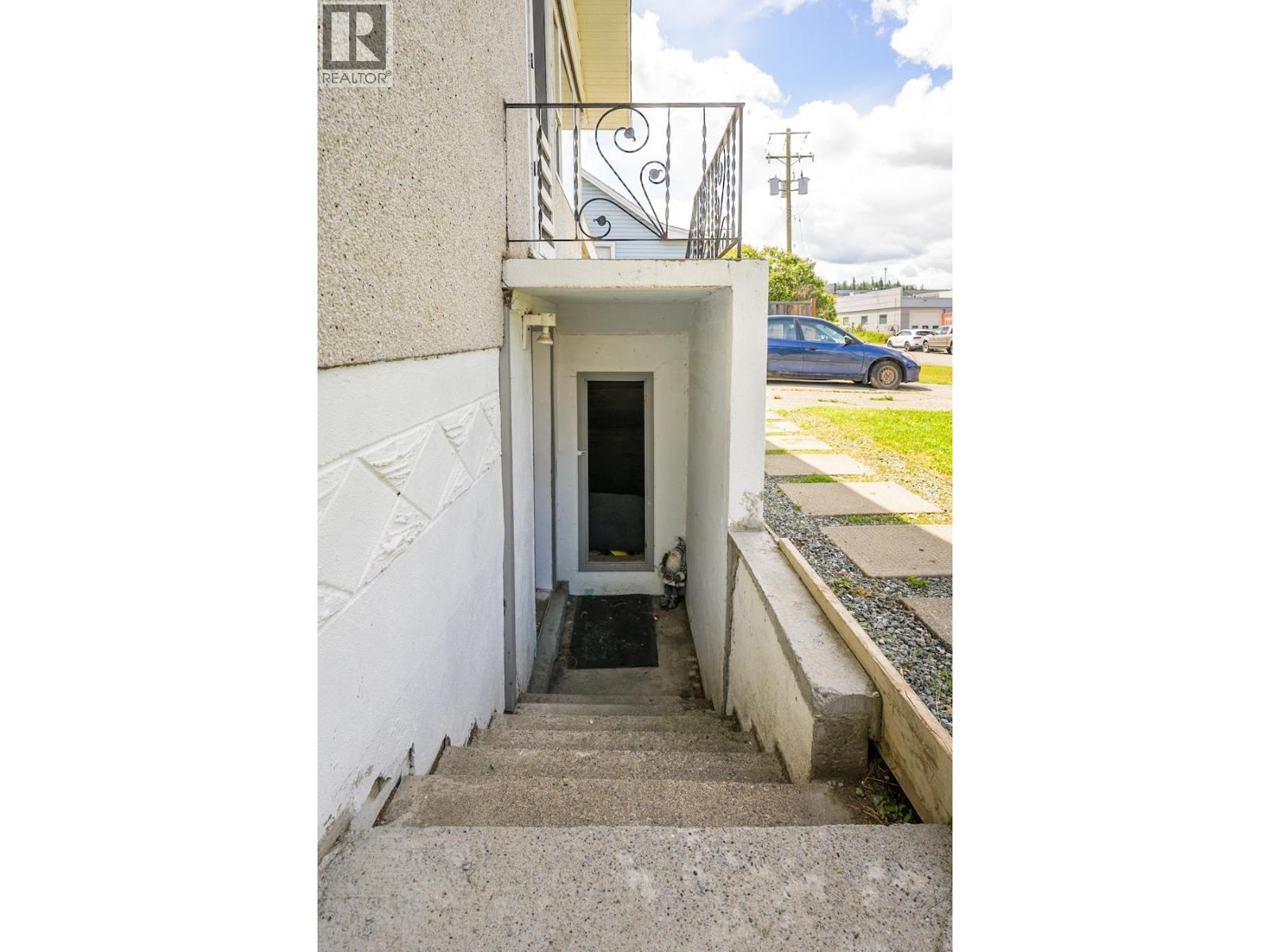 1918 VINE STREET - 28