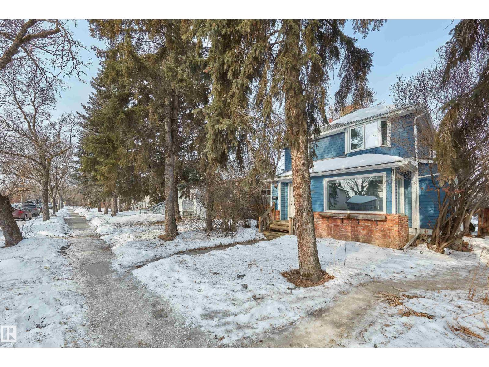 11212 75 AV NW - 12