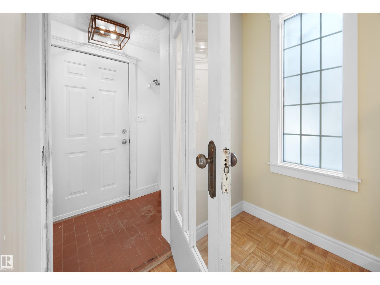 11212 75 AV NW - 13