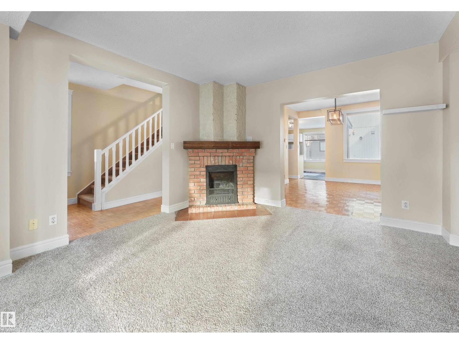 11212 75 AV NW - 15