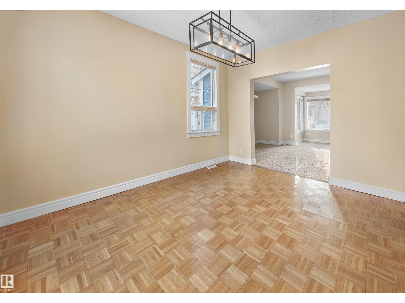 11212 75 AV NW - 17