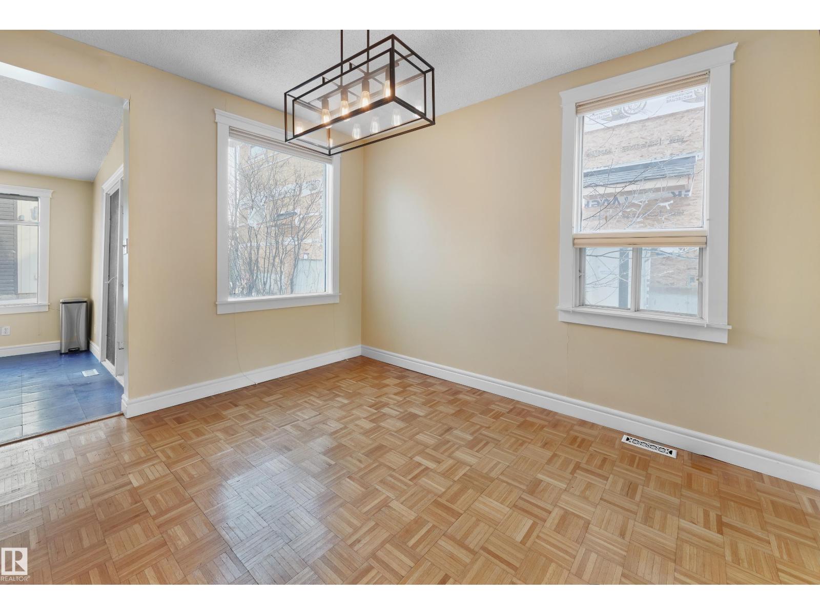 11212 75 AV NW - 18