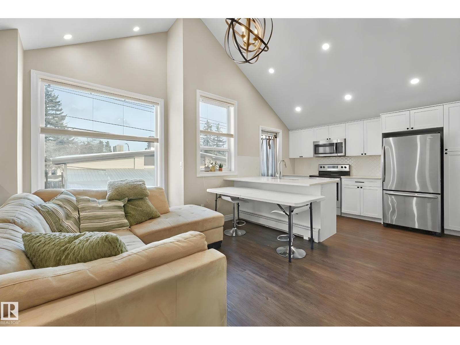 11212 75 AV NW - 6