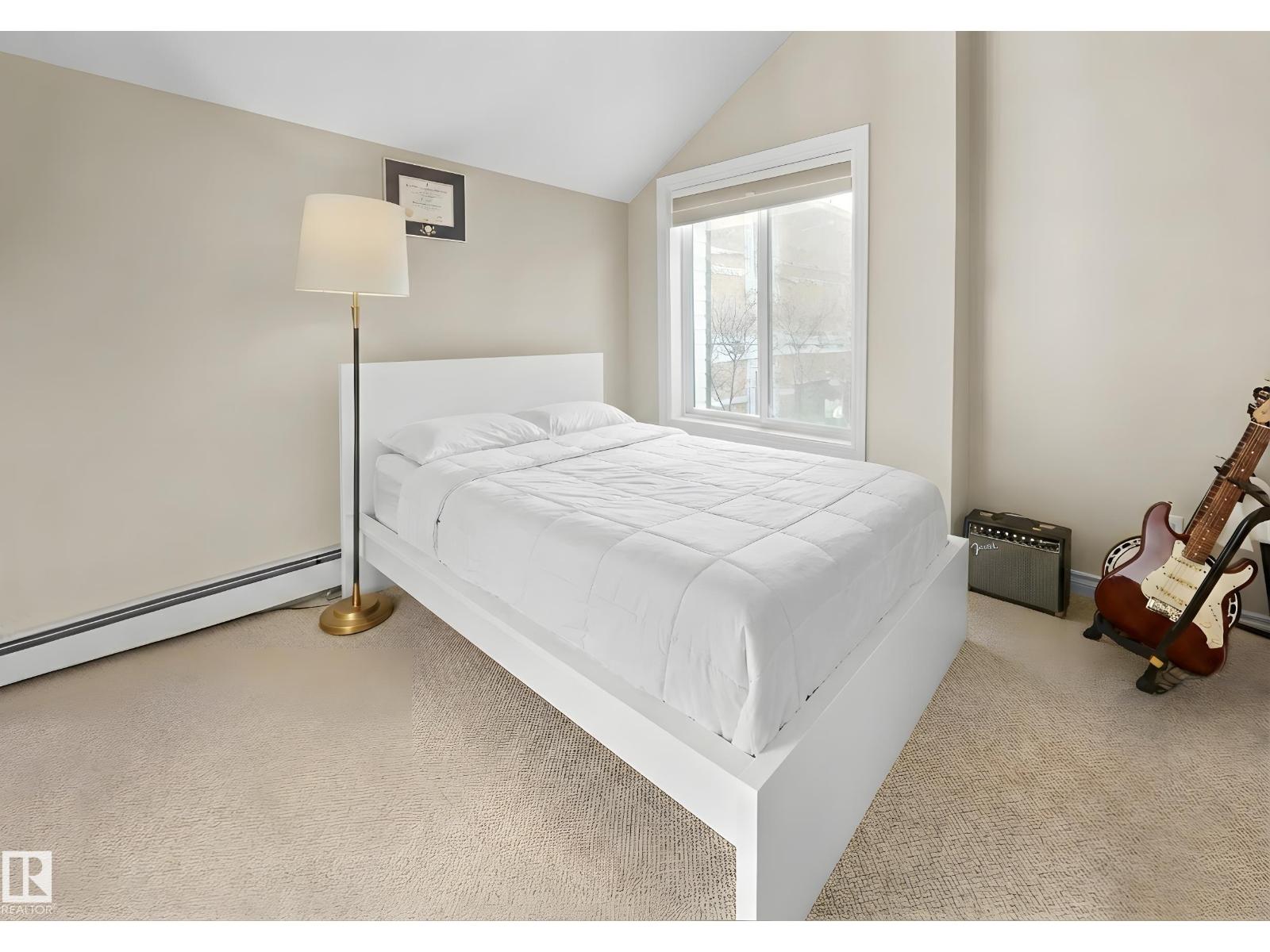 11212 75 AV NW - 9