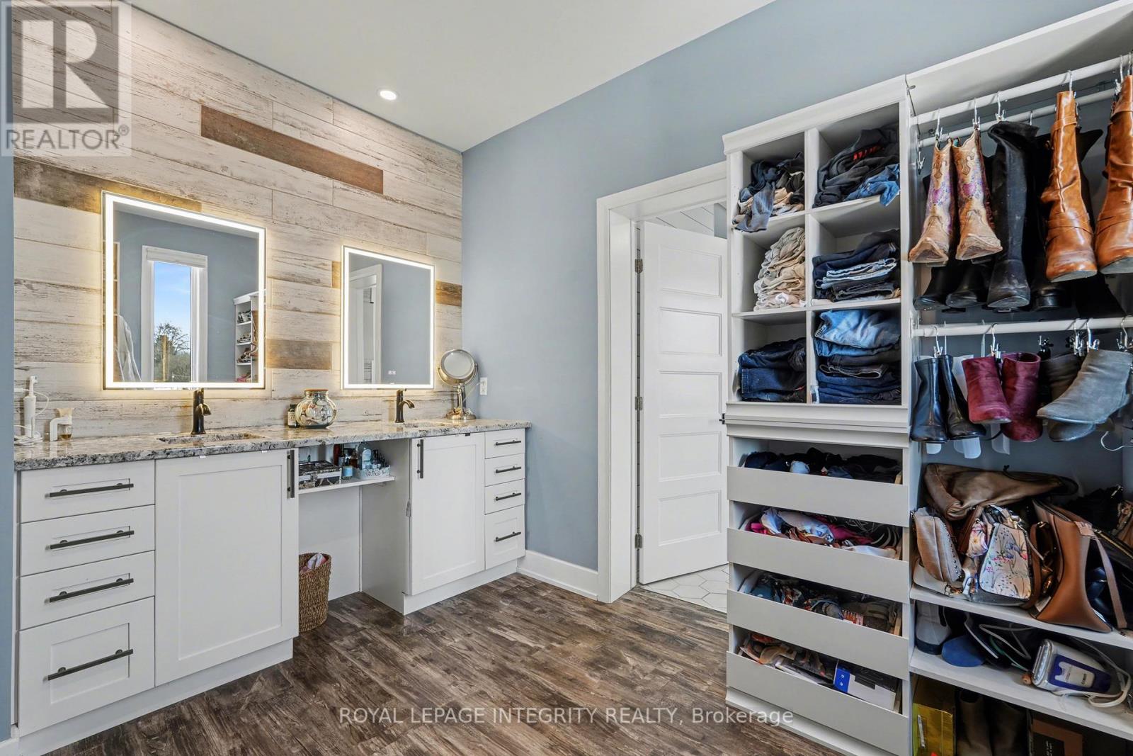 210 WAYSIDE DRIVE - 21