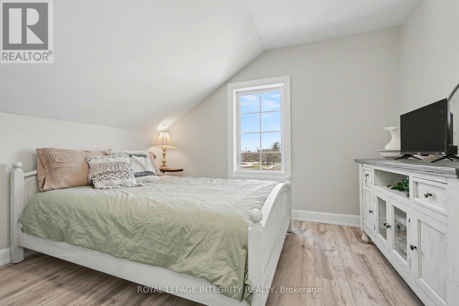 210 WAYSIDE DRIVE - 24