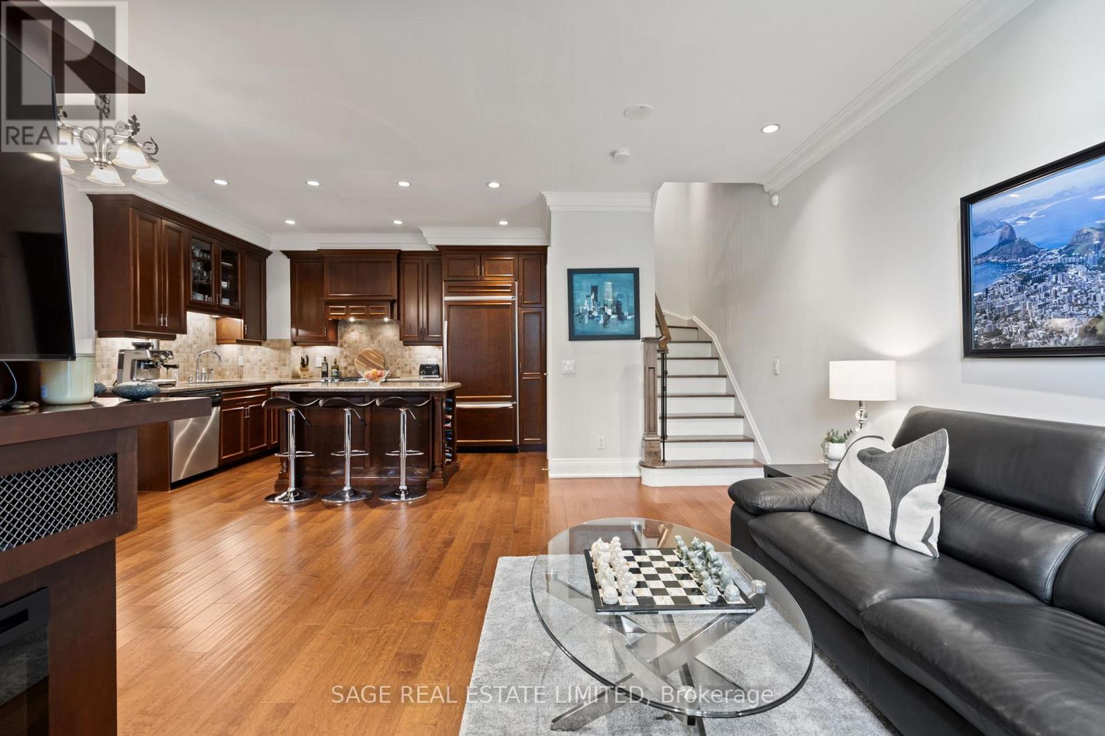 #TH#31 25 GREENVIEW AVENUE - 14
