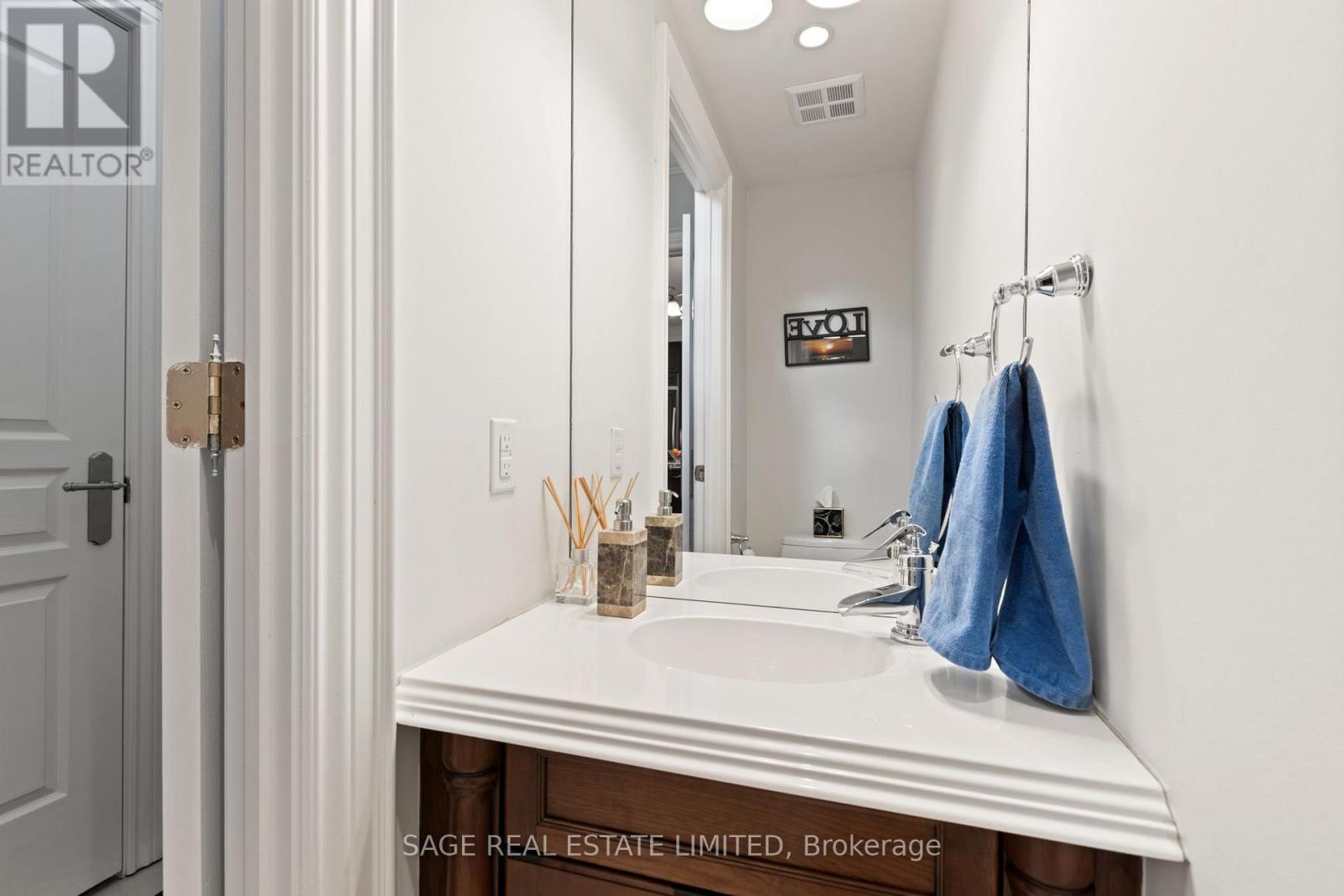 #TH#31 25 GREENVIEW AVENUE - 6