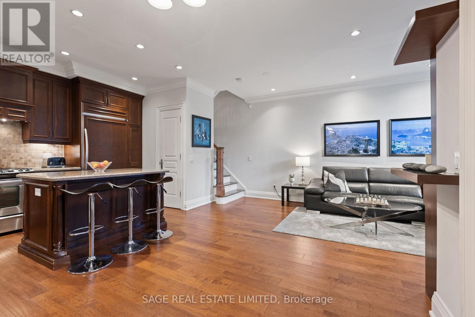 #TH#31 25 GREENVIEW AVENUE - 8