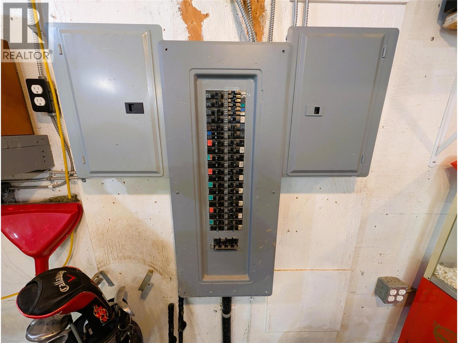 2694 MCKENZIE ROAD - 34